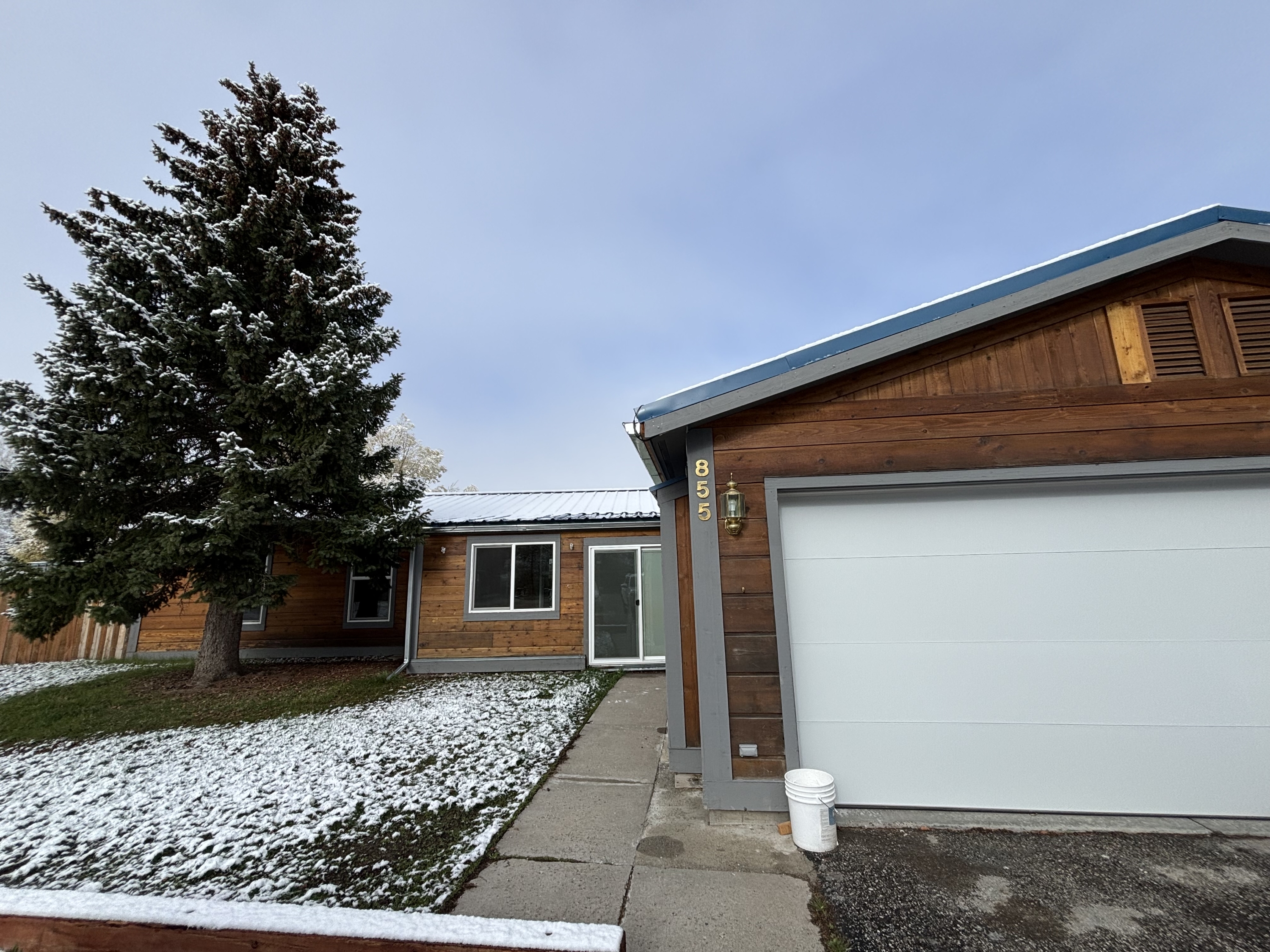 855 South Hi-Country Drive - House