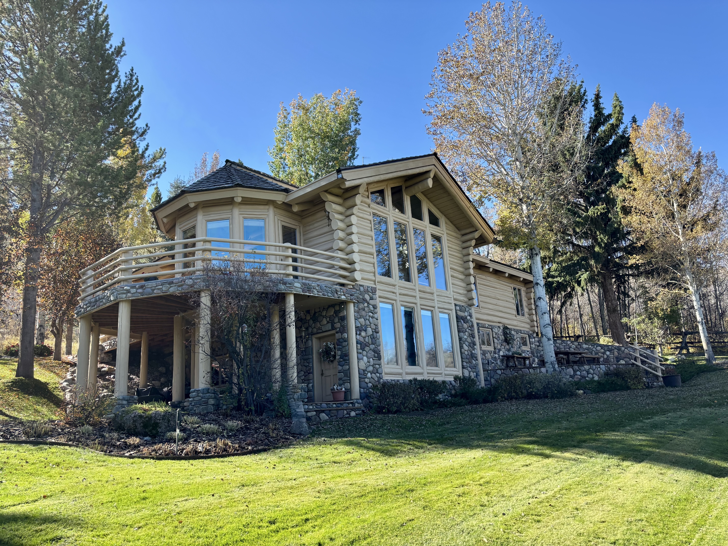 1095 Grand View Rd